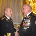 Адмирал Иванов В. П. поздравляет с дипломом